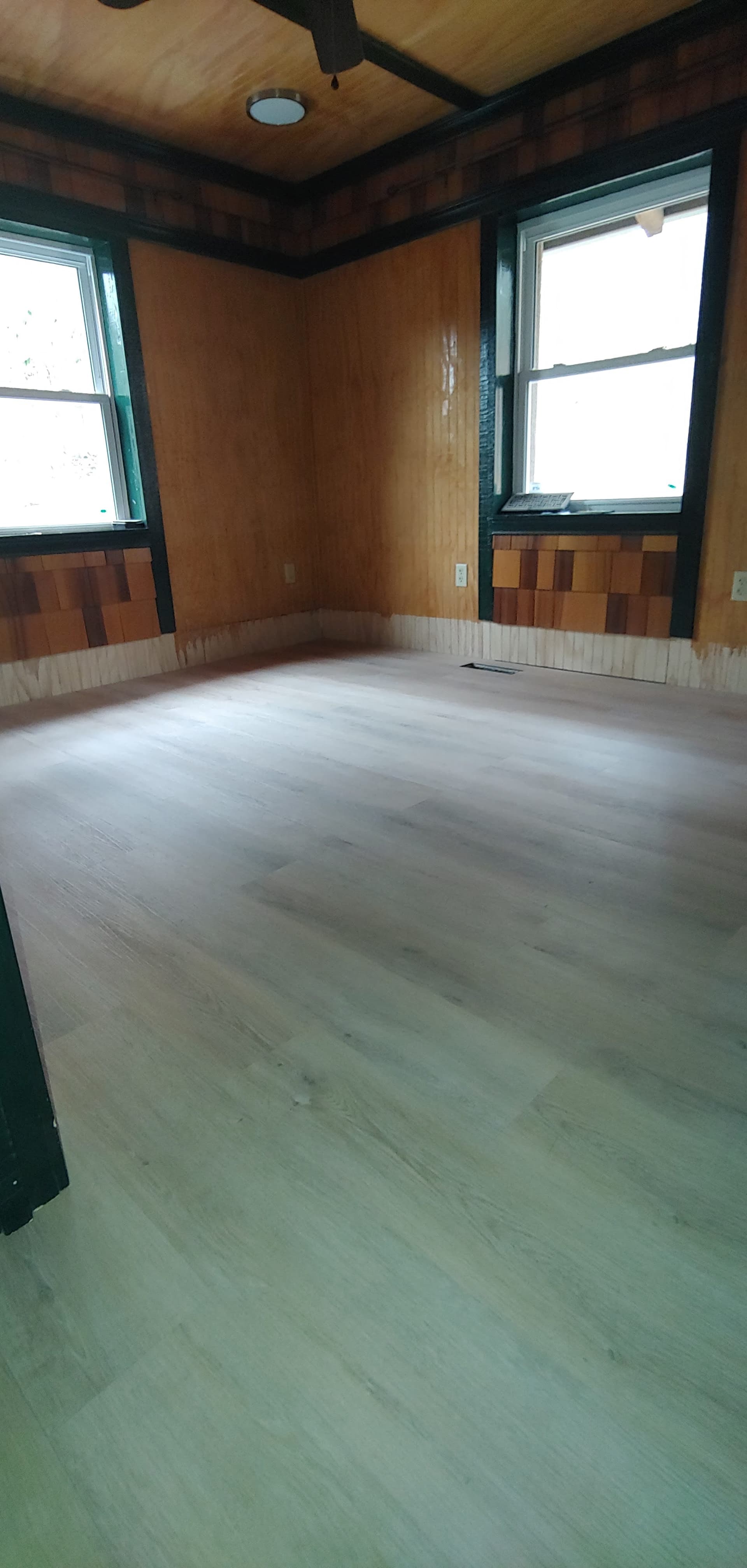 Gallery photos for Fresh Vinyl Plank Flooring at a Price That Makes Sense: Image #5